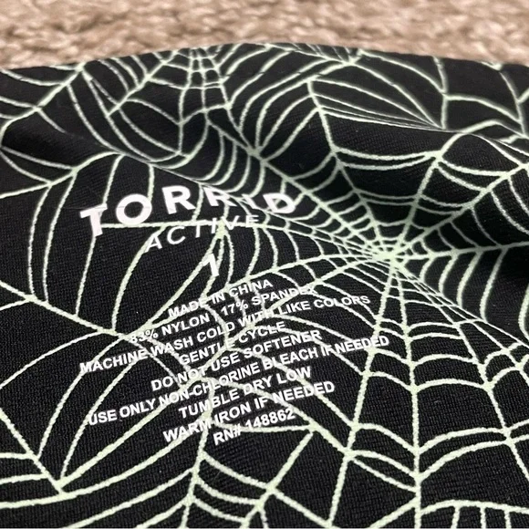 Women’s Torrid Active Spider Web Bra and Legging Set Size 1/1X - Picture 5 of 6